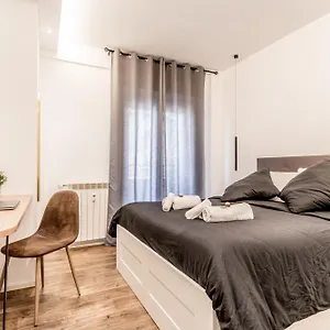 Loungefloor Metro A Netflix & Wi-fi Apartment